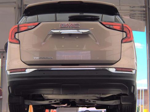 Used 2018 GMC Terrain SLT w/ Preferred Package FWD image 7