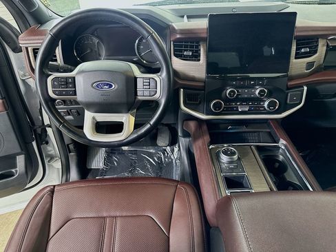 Used 2024 Ford Expedition Limited image 17