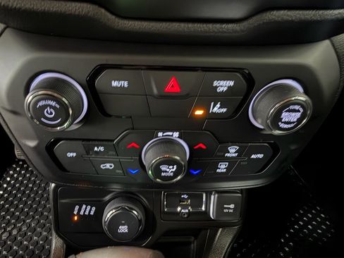 Used 2021 Jeep Renegade Latitude w/ Convenience Group image 35