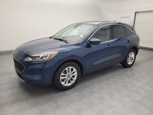 Used 2020 Ford Escape SE image 2
