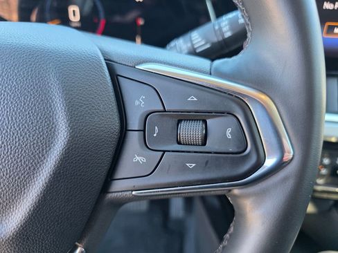 Certified 2025 Chevrolet Trax LT w/ LT Convenience Package image 22