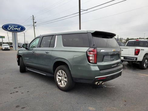 Used 2024 Chevrolet Suburban Premier image 3