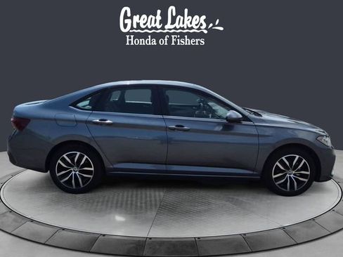 Used 2025 Volkswagen Jetta SE w/ Sunroof Package FWD image 6