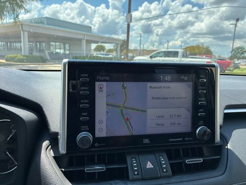 Used 2020 Toyota RAV4 Limited FWD image 32