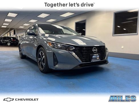 Used 2025 Nissan Sentra SV FWD image 1