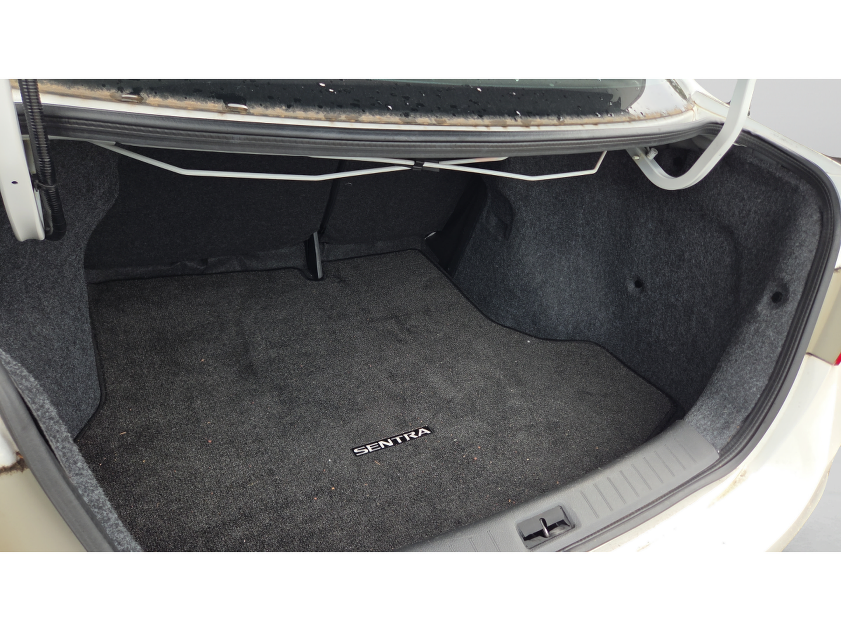 Used 2019 Nissan Sentra SR FWD image 13