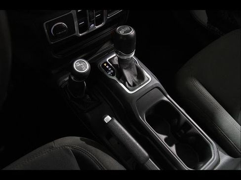 Used 2018 Jeep Wrangler Unlimited Sport S AWD/4WD image 15