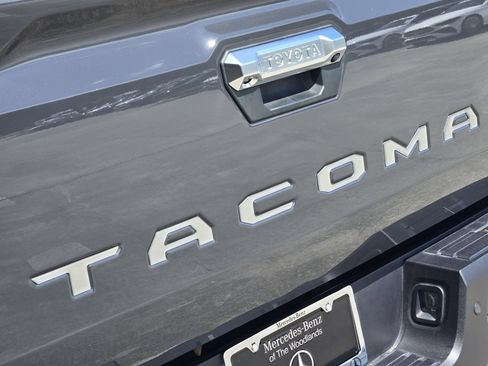 Used 2025 Toyota Tacoma Limited AWD/4WD image 13