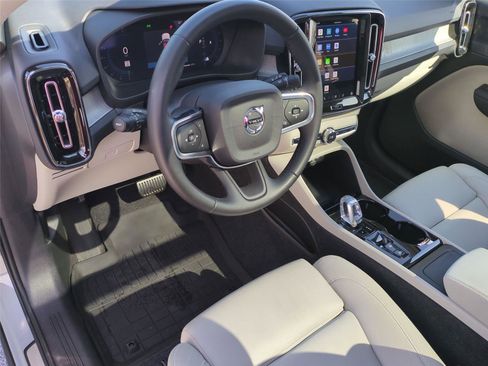 Used 2025 Volvo XC40 B5 Plus w/ Protection Package Premier image 9