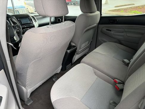 Used 2015 Toyota Tacoma PreRunner w/ SR5 Package RWD image 8