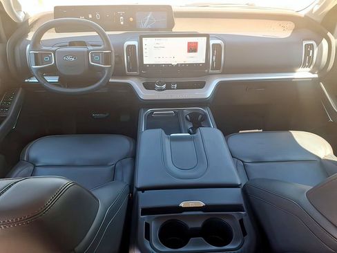 Used 2025 Ford Expedition Max Active RWD image 8