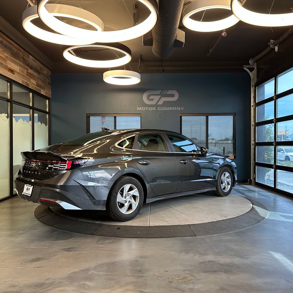 Used 2025 Hyundai Sonata SE FWD image 3