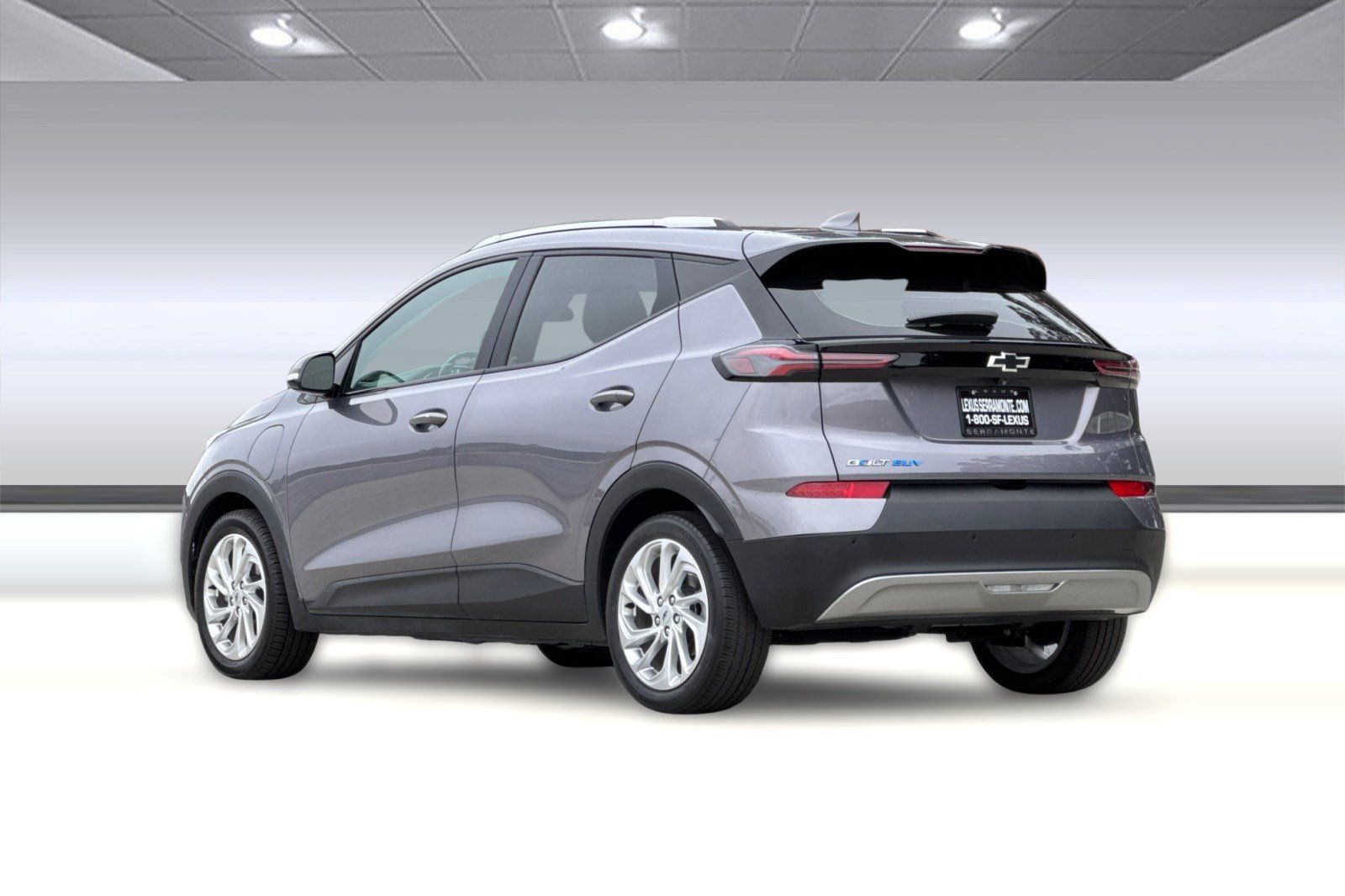 Used 2023 Chevrolet Bolt EUV LT w/ Comfort Package FWD image 3
