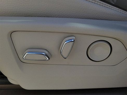 Used 2022 GMC Yukon Denali w/ Denali Premium Package image 15