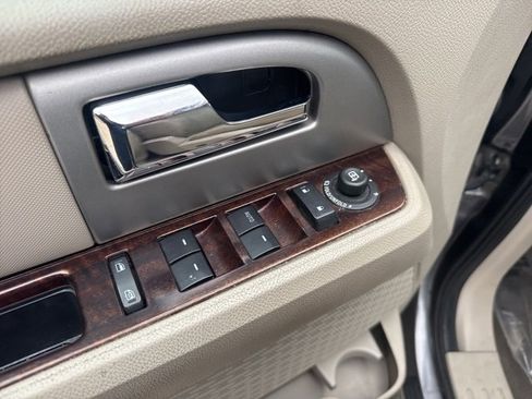 Used 2010 Ford Expedition Limited image 13