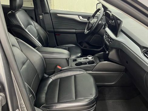 Used 2024 Ford Escape Platinum image 7