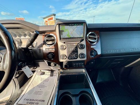 Used 2015 Ford F350 Lariat image 14