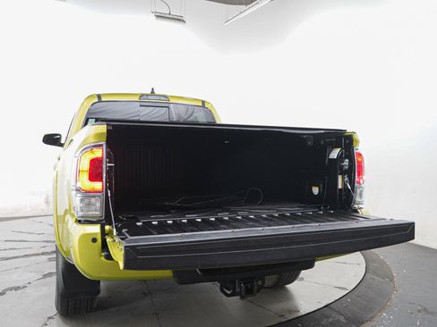 Used 2023 Toyota Tacoma TRD Sport w/ TRD Premium Sport Package AWD/4WD image 18