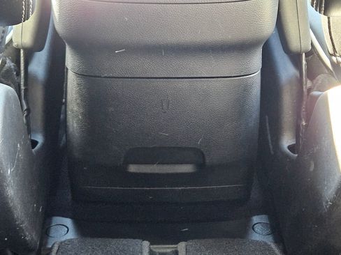 Used 2025 Chrysler Pacifica Limited image 27