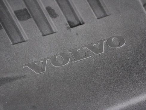 Certified 2025 Volvo XC60 B5 Core image 25