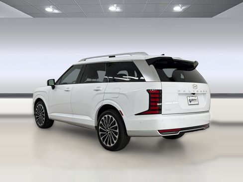 Used 2026 Hyundai Palisade Calligraphy FWD image 3
