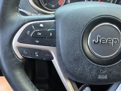 Used 2015 Jeep Cherokee Latitude w/ Cold Weather Group AWD/4WD image 21