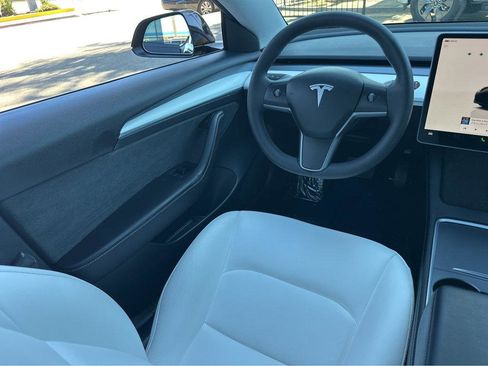 Used 2023 Tesla Model 3 Standard Range image 19
