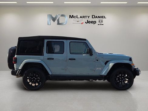 Used 2023 Jeep Wrangler Unlimited Sahara AWD/4WD image 6