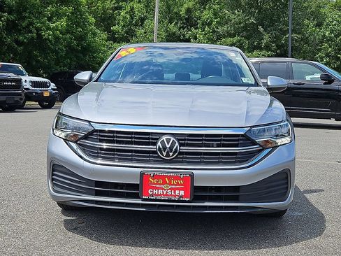 Used 2023 Volkswagen Jetta SE FWD image 2