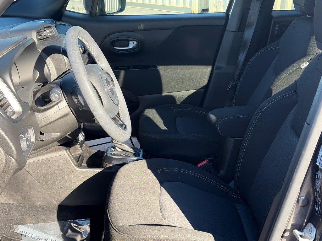 Used 2021 Jeep Renegade Latitude w/ Sun & Sound Group FWD image 20