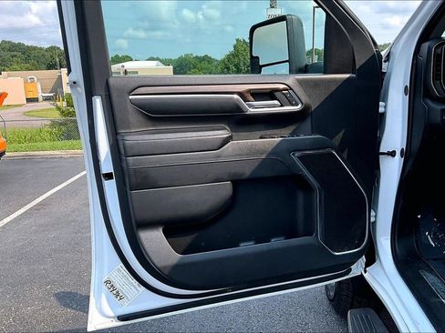 Used 2024 Chevrolet Silverado 2500 LT AWD/4WD image 23