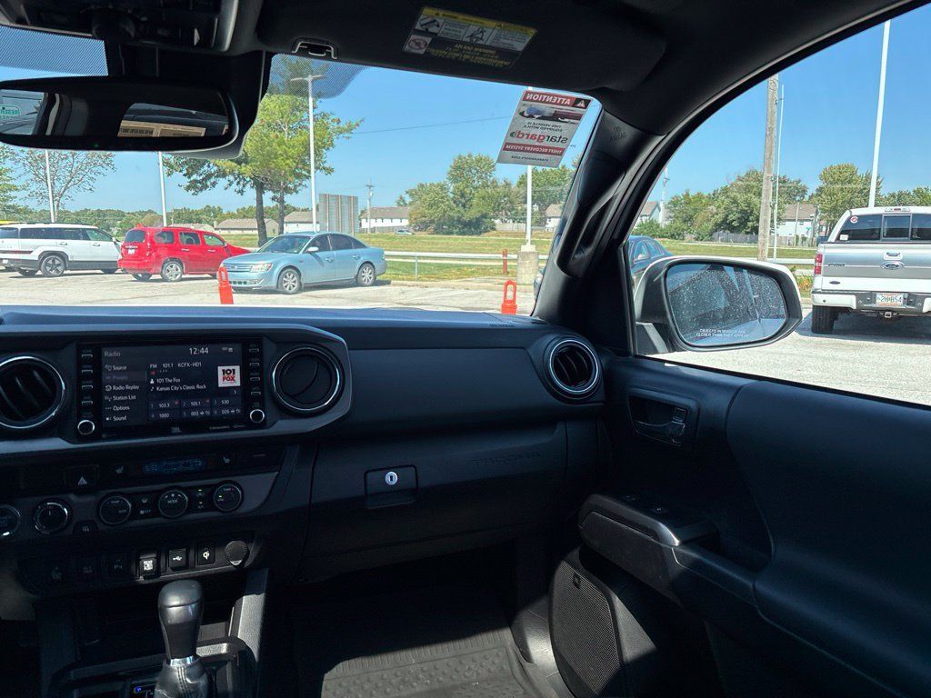 Used 2021 Toyota Tacoma TRD Off-Road w/ TRD Premium Off Road Package AWD/4WD image 28
