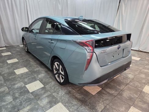 Used 2016 Toyota Prius Three image 6