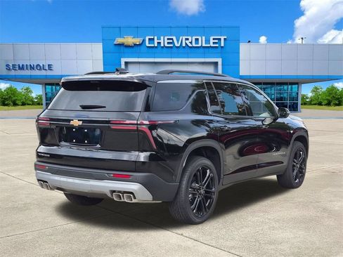 Used 2026 Chevrolet Traverse LT w/ Enhanced Driving Package FWD image 4