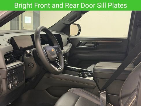 Used 2025 Chevrolet Suburban Premier AWD/4WD image 31