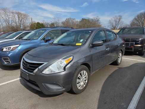 Used 2019 Nissan Versa SV image 7