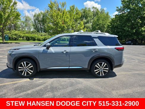 Used 2024 Nissan Pathfinder Platinum AWD/4WD image 1