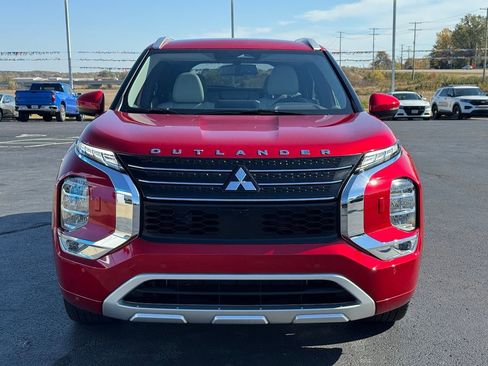 Used 2025 Mitsubishi Outlander SEL image 2