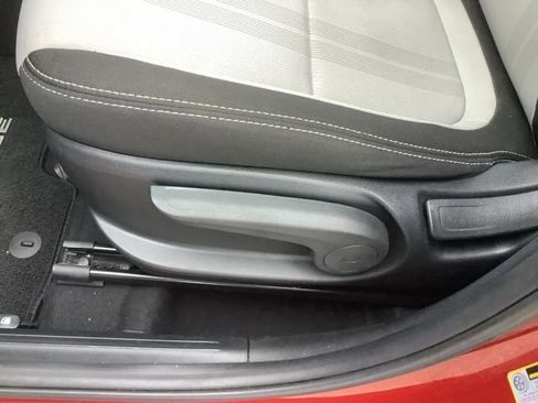 Certified 2023 Hyundai Venue SEL image 18