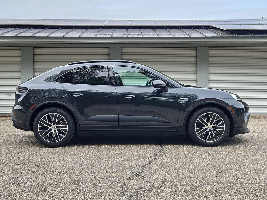 Certified 2026 Porsche Macan 4 Electric AWD/4WD image 8