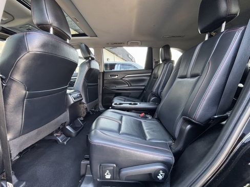 Used 2019 Toyota Highlander AWD V6 image 15
