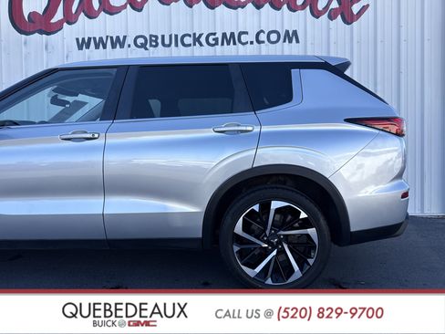 Used 2022 Mitsubishi Outlander ES image 2