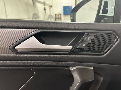 Used 2022 Volkswagen Tiguan SE AWD/4WD image 12