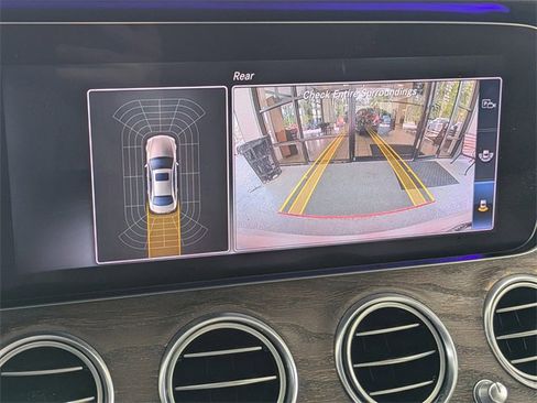 Used 2018 Mercedes-Benz E 400 4MATIC Sedan image 28