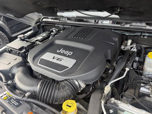 Used 2018 Jeep Wrangler Unlimited Sahara AWD/4WD image 44