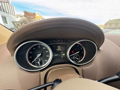 Used 2012 Mercedes-Benz GL 550 4MATIC image 19