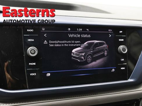 Used 2024 Volkswagen Taos SE image 18