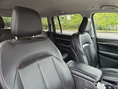 Used 2023 Jeep Grand Cherokee Limited AWD/4WD image 10