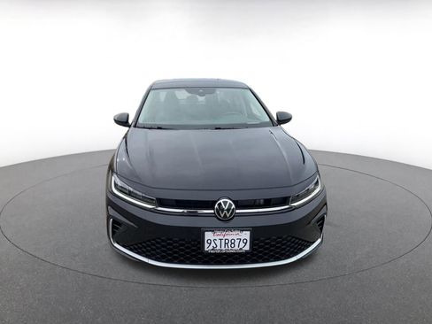 Used 2025 Volkswagen Jetta SE image 4