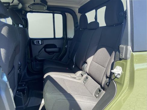 Used 2023 Jeep Gladiator Sport AWD/4WD image 12